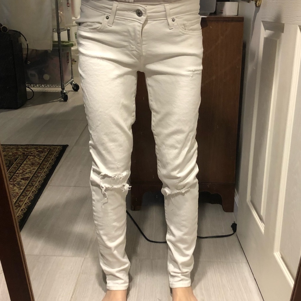Levi's 711 White Distressed Skinny Jeans Low Mid Rise Size 27 | Fits 24